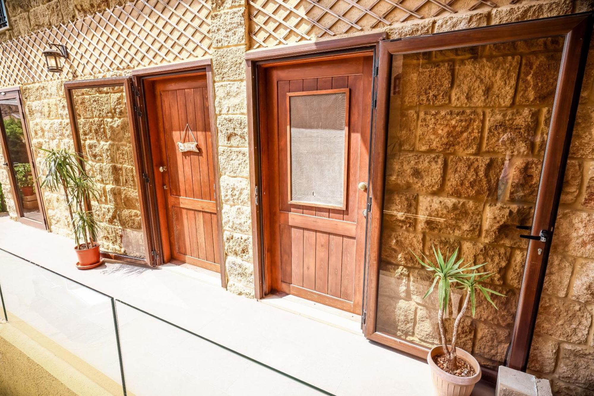 Old Town Guesthouses Batroun Exterior photo